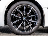 BMW純正アルミホイールです。納車時にはアルミホイールコーティングも承っております!是非ご検討下さいませ。