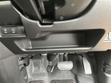 運転席アンダーポケットです
