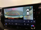 車両を上から見たような映像をディスプレイに表示。狭い道での車両周辺の安全確認を確認できます。