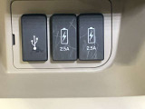 充電ケーブルをつなげば、携帯電話などの充電が出来るので便利です♪♪