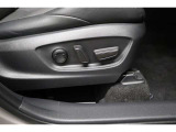運転席パワーシート搭載。微妙な調整が手軽にでき、ピッタリのポジションで運転することが可能です。