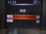 【車線逸脱警報】車線から外れると注意を促します。ドライバーが意図しないのに車線を逸脱した場合に、これを検知して警報で注意喚起する事で安全性を確保!