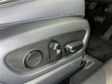 パワーシート搭載。微妙な調整が手軽にでき、ピッタリのポジションで運転することが可能です。