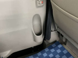 【後席ドア】ドリンクホルダーがあります。
