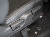 ◆シートハイトアジャスター◆運転席を上下に高さ調節ができます!運転ポジションを体格に合わせてシート調整できます。