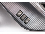運転席のポジションを2つ、記憶させることができます。ボタンを押すと設定したポジションに電動で移動します。