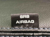 車両側方からの衝撃を緩和するSRSサイドエアバッグ(運転席/助手席)に加えて,SRSカーテンシールドエアバックも標準装備