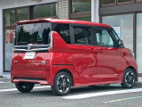 プライバシーガラス 室内の急激な温度変化を和らげ、防犯の観点から車内が見えにくくなっております。