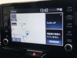 ディスプレイオーディオ装着車。ディスプレイとスマホを連携で、様々なアプリを使用できます。マップのアプリを繋げて、ナビゲーションとして使用できます。