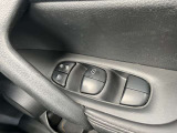 パワーウインドウスイッチです。運転席はオート機能付きです。