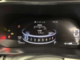 一目で今出ている速度が分かるデジタルメーターを採用しており、うっかりのスピード超過も減りますよ
