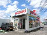 お店は国道沿いです。大きなスズキの看板が目印です。お客様駐車場も有ります。先ずはお電話ください。