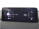 【純正マツダコネクトナビ】美しい地図画面と簡単操作が特徴です。手元のコマンダーで操作が可能なので入力や操作も便利ですね!各種車両設定や車両情報を確認することも可能です。