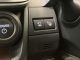 複数のカメラの映像をもとに、クルマを真上から見ているような映像をドライバーに提供し駐車をサポートする機能です。