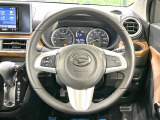 【純正革巻きステアリング】上質な革を使用することで、手にしっかり馴染みとても運転しやすいハンドルです♪
