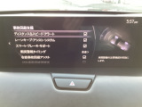 自車が車線から逸脱することの回避を支援するシステムです。自車が車線から逸脱する可能性があると、LASが車線からの逸脱を回避するようにハンドル操作をアシストします。