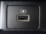 【USB電源ソケット】走行中にスマホやタブレットなどを充電することができて便利です♪