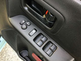 パワーウインド・電動格納付きドアミラースイッチは、ドアに集中☆