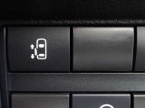 【片側電動スライドドアスイッチ】スマートキーや運転席のスイッチでスライドドアの開閉が可能♪電動なので力を入れてドアを開ける必要が無く小さいお子様でも、重い荷物を持っている時でもラクに開け閉めできます