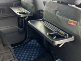 [パーソナルテーブル]運転席と助手席のシートバックに折り畳み式のテーブル♪ドライブを楽しくします☆