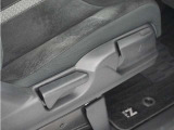 ◆シートハイトアジャスター◆運転席を上下に高さ調節ができます!運転ポジションを体格に合わせてシート調整できます。