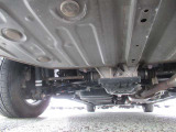 下廻り塗装承ります。車によって料金は変わりますのでお問い合わせ下さい。当店でおススメしているのは「スリーラスター」。融雪剤や塩水などからお車を長期間、強力に保護します。錆の発生、進行を抑えてくれます。