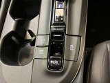 電動パーキングブレーキ&ブレーキホールド☆HOLDスイッチを押しシステムONの状態にしておくことで渋滞や信号待ちなどでブレーキを踏んで停止した時保持してくれる。
