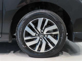 純正のアルミホイール装着車です。タイヤサイズは165/65R14です。