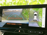 多彩な情報を表示できる大画面モニター。ナビやオーディオ、車両情報など、運転に必要な情報をひと目で確認できます。