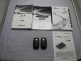 取説・メンテナンスノート・スマートキーの3点セットです。