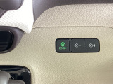 【eコンスイッチ】低燃費運転をサポートするECONモード。スイッチをONすると、エンジンやトランスミッション、A/Cなどを協調制御し、燃費の向上に貢献。エコドライブの効果を高めます。