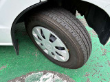 タイヤサイズは145/80R12です。