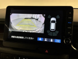 リバースギアに入れるだけで後方の表示へ切り替わります。夜間や雨の日の駐車も楽になりますよ。