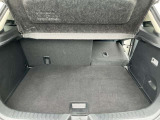 広いトランクでお荷物もいっぱい積んでお出かけしましょう!!