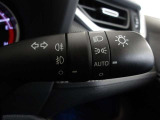 オートライト機能装備です!車外の明るさに応じて、自動的にライトの点灯・消灯をしてくれます♪