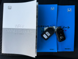 メンテナンスノートとキーの写真です