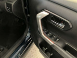 運転席パワーウィンドウスイッチです。