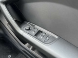 ●スイッチ類・ダイヤル類など細部までこだわりを感じ取れるインテリアです。Audiでは触感開発チームがございます。クリック感は操作する喜びを感じていただけます。