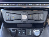設定した温度をしっかりキープしてくれるオートエアコンで車内はいつでも快適です。