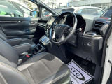 高いホールド性で運転姿勢が安定します。長距離ドライブでも疲れにくいのが魅力です。快適なドライビングライフをお送りください♪