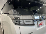 LEDテールライトです。省電力、高輝度のLEDは明るく照らすので夜間運転時の視認性を高めます。