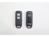 スマートキーはカバンの中やポケットに携帯するだけでドアロックの開閉・エンジンスタートが可能です!