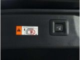 パワーバックドア装備!リヤゲートのスイッチを押すだけでバックドアが閉まります!運転席周りからも開閉の操作ができます♪