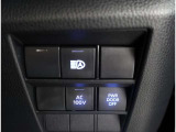 オートマチックハイビームとは、先行車や対向車のライトを認識し、ハイビームとロービームを自動で切り替える機能です。夜道の視界を確保します。詳細は販売店スタッフまでおたずねください。
