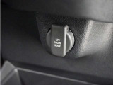 ◆アクセサリーソケット◆ドラレコの電源やスマートフォンの充電等に使用できる便利な電源ソケット!使いやすい場所に装備されています。