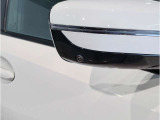 【BMWミラー】視認性の高いスタイリッシュなミラー。自動防眩機能も付いており夜間のドライビングをサポートします。