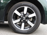 ★右前タイヤ★シャープな印象の14インチアルミホイールを装着!タイヤ詳細 155/65R14インチでタイヤの溝は、5mmございます。