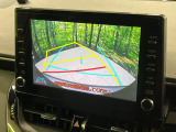 【バックカメラ】駐車時に後方がリアルタイム映像で確認できます。大型商業施設や立体駐車場での駐車時や、夜間のバック時に大活躍!運転スキルに関わらず、今や必須となった装備のひとつです!