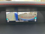 【フロントカメラ】車輪止め等の死角になりがちな障害物を確認でき、安心してお車を駐車できます。