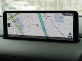 マツダコネクトの10.25インチワイドセンターディスプレイです。『Android Auto』『Apple CarPlay』や独自のコネクテッドサービスに対応したインターフェイスシステムです。